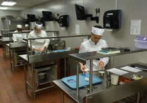 cropped-hospitality-management-baking-kitchen-011