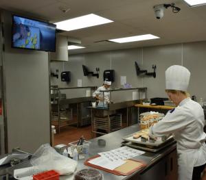 cropped-hospitality-management-baking-kitchen-018